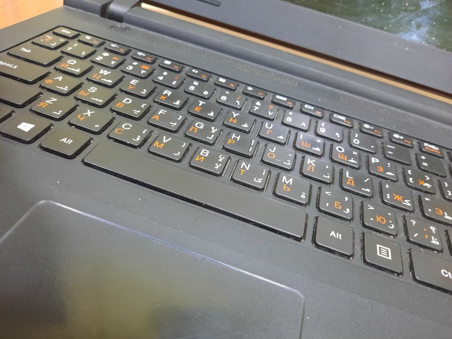 Lenovo . Srochni sotiladi