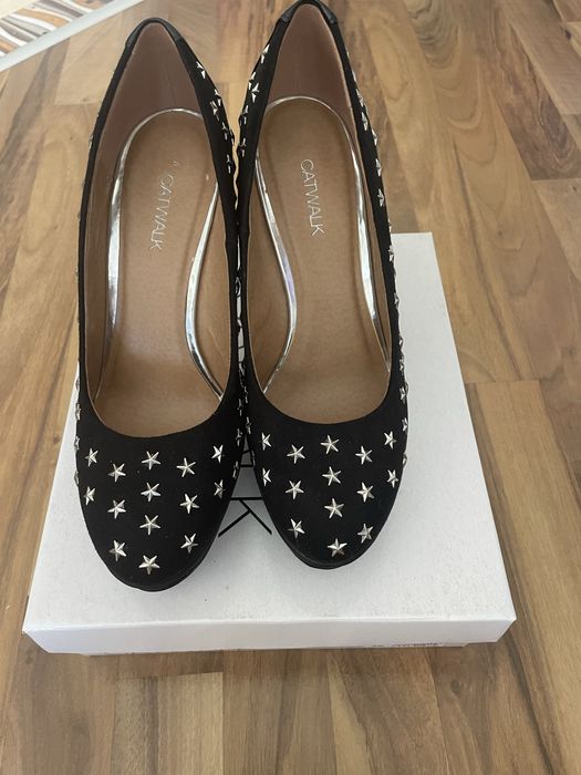 Нови обувки с висок ток