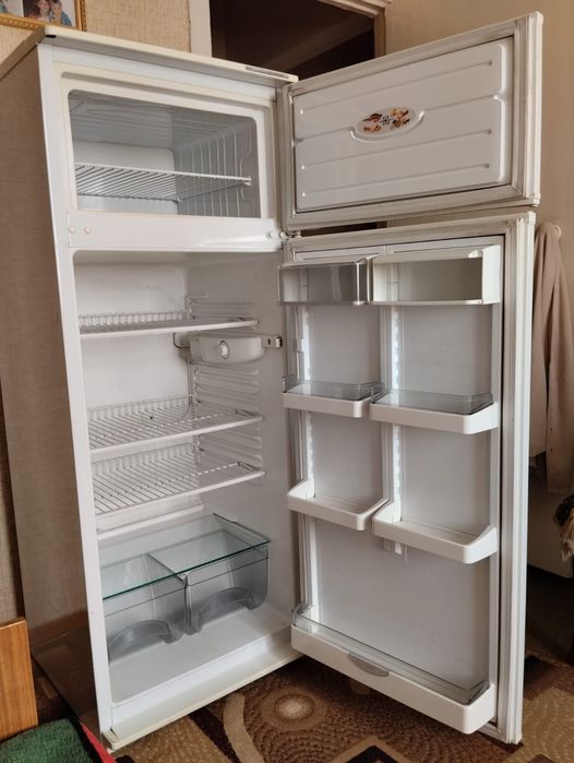 Холодильник Атлант 2-х камерный.