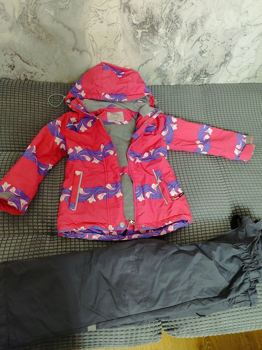Продам демисезонный костюм