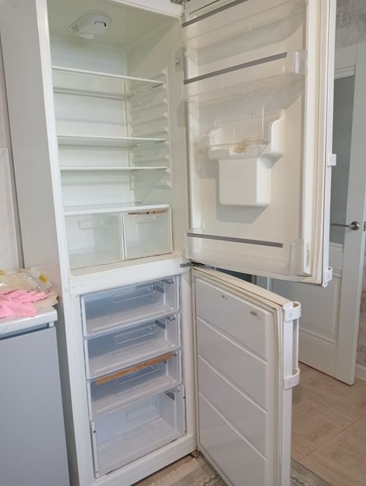 Продам отличный вместительный холодильник