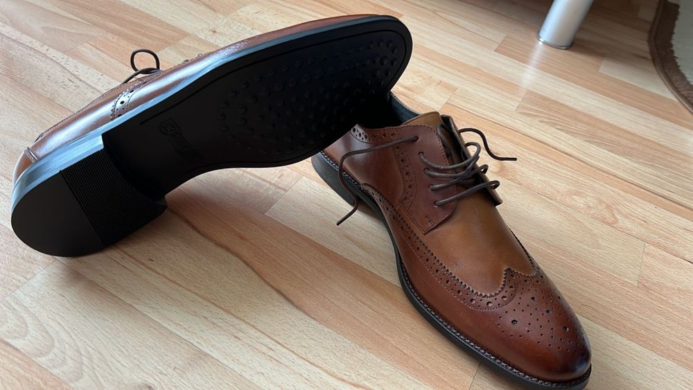 Vând pantofi piele naturala pentru ocazii