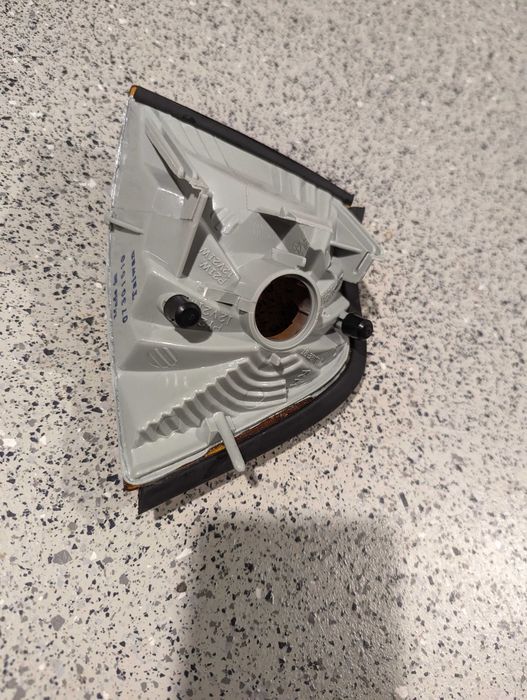 Semnalizare dreapta fata BMW E36 (pisic)