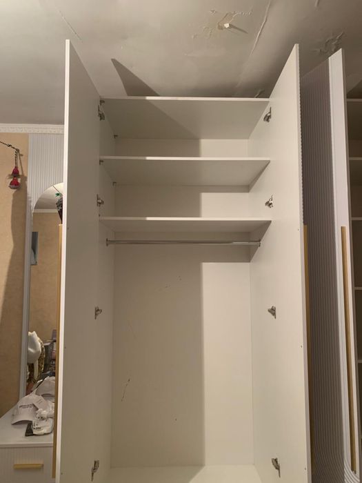 Распашной шкаф для одежды