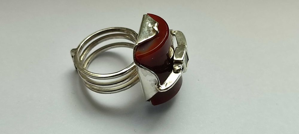 Эксклюзивное серебряное кольцо с камнем СЕРДОЛИК