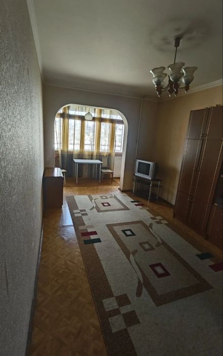 Yunusobod 8-kvartal 2xona 2 etaj srochna sotiladi!