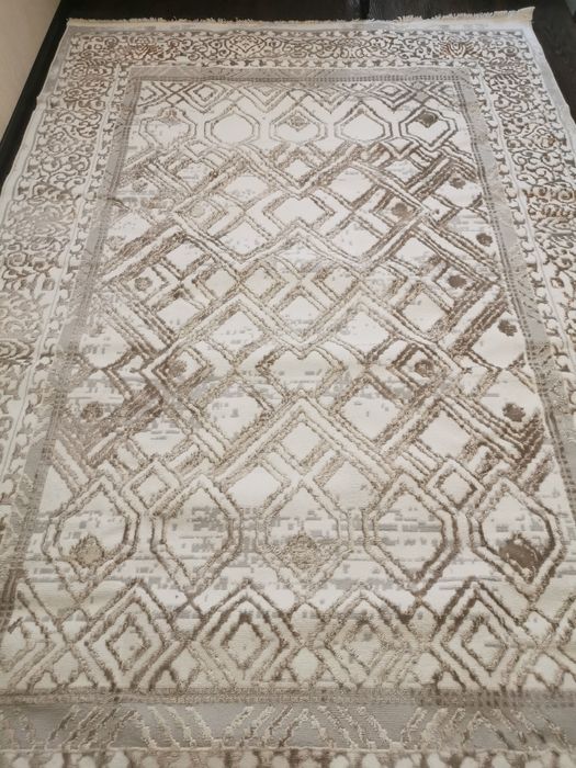 Продам ковёр 2 на 3