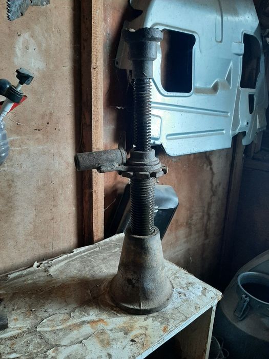 Продам  домкрат.