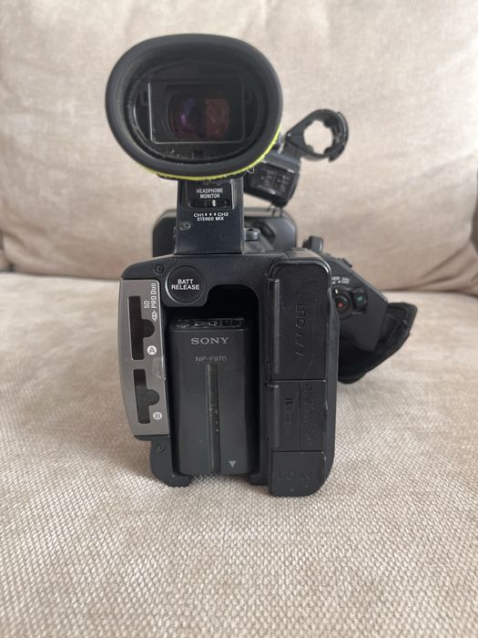 Видеокамера Sony AX2000