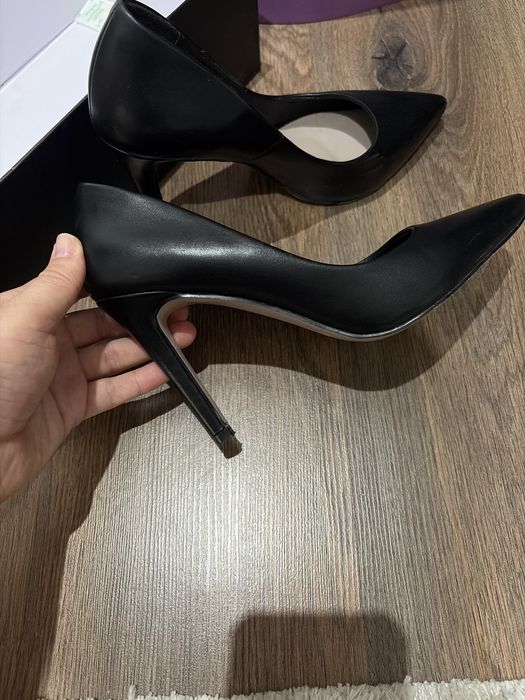 Продам лодочки 37 размера. Basconi.
