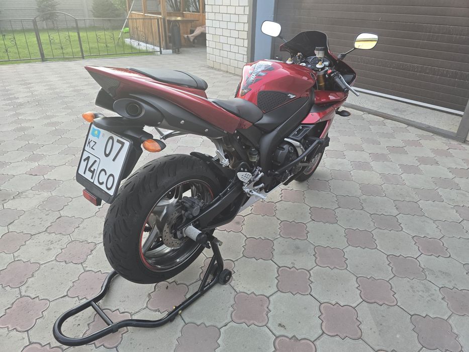 Мотоцикл Yamaha R1