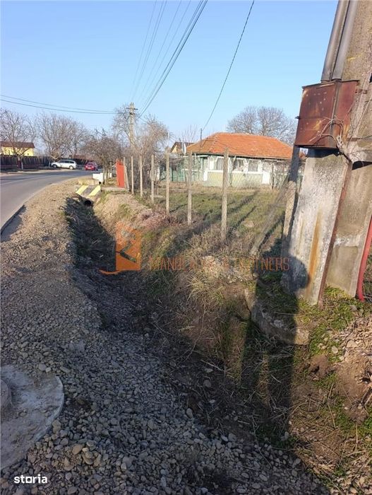Teren intravilan+casa demolabila zona Merei