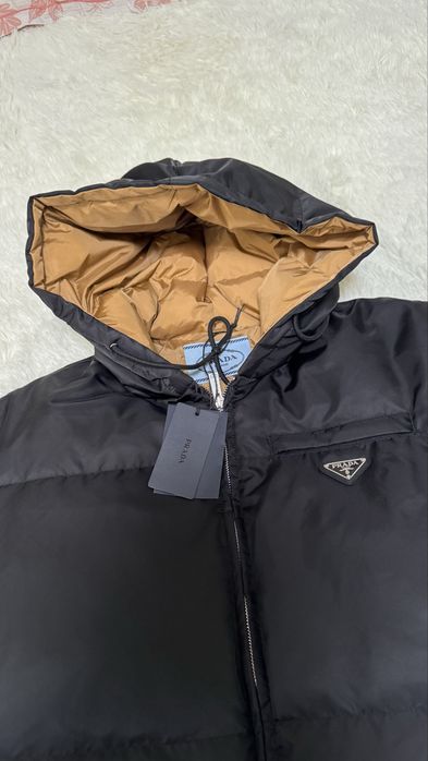 Продам пуховик Prada