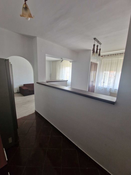 Inchiriez apartament cu 3 camere zona Nufarul