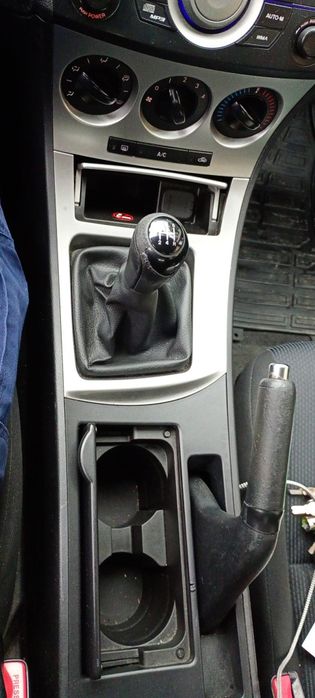 Vând MAZDA in stare buna!