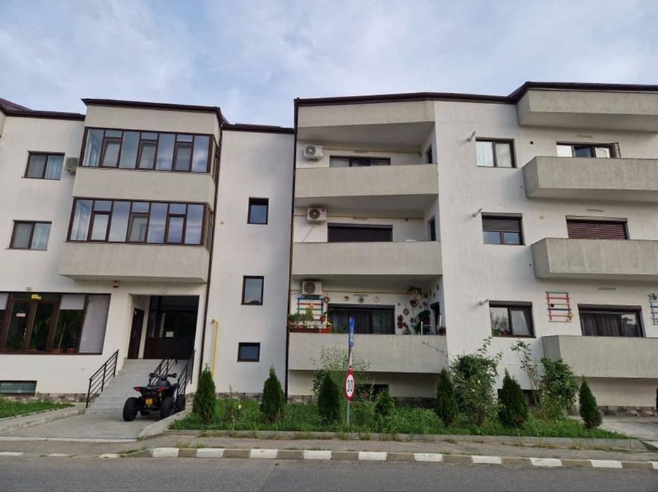 Apartament de vânzare mobilat și utilat