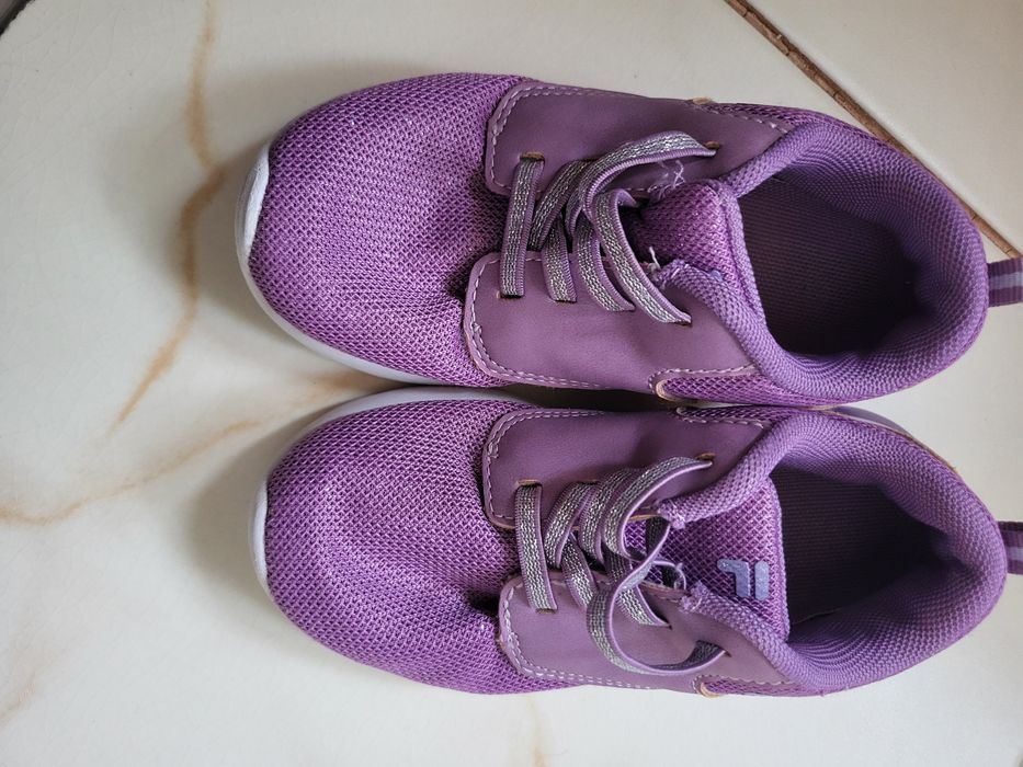 Vând adidași fetițe FILA