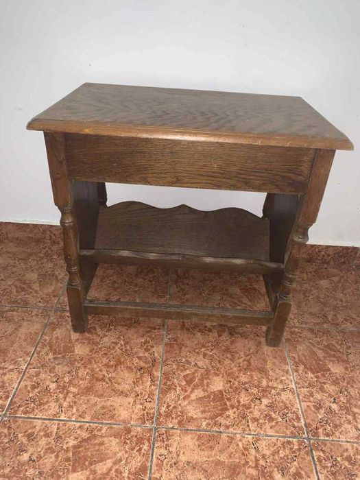 Comoda cu sertar din lemn si suport de ziare/reviste