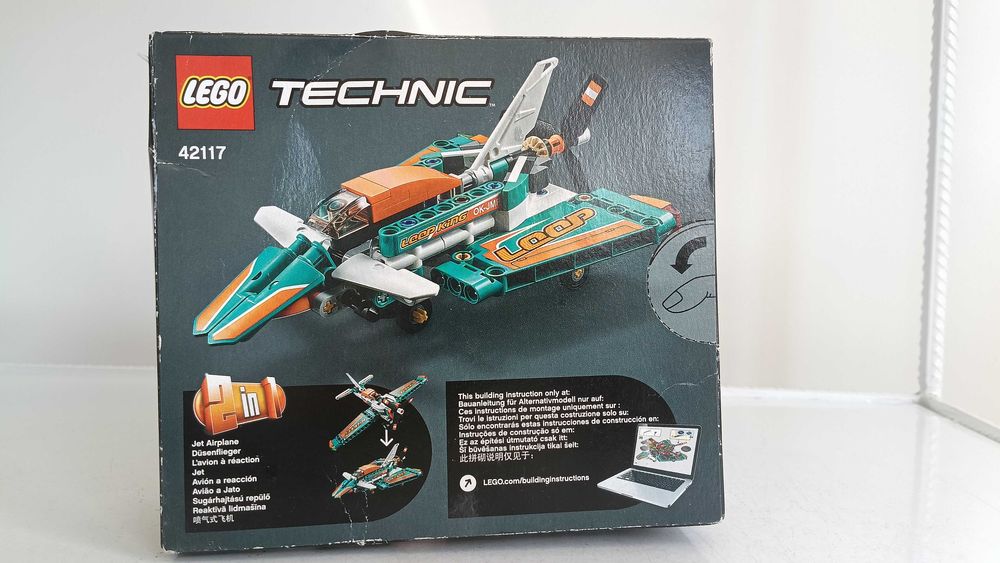 LEGO конструктори , единият е неразпечатан .