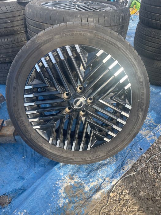 Гуми 215/50/17 Нисан