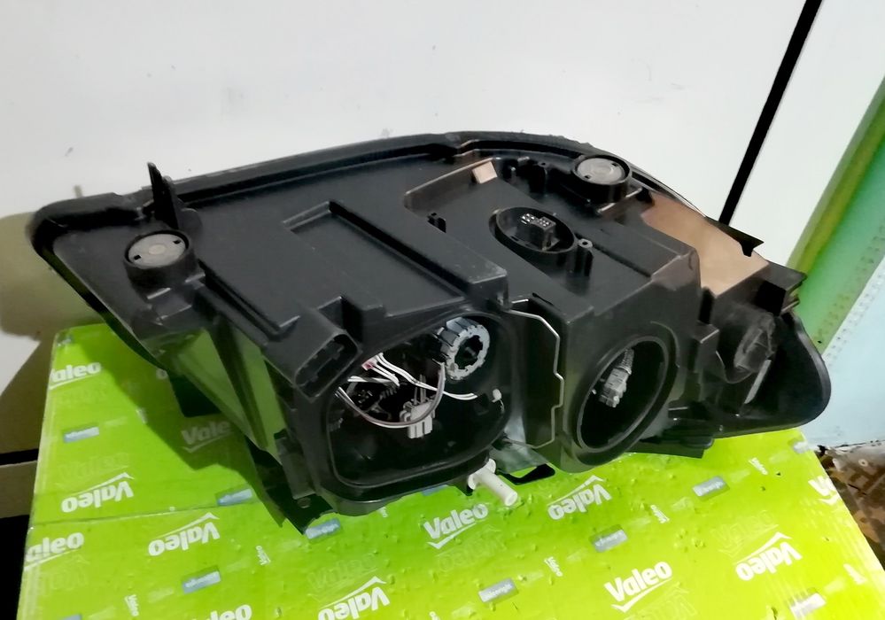 Фар Фарове за БМВ Х1 Е84 / BMW X1 E84 Bi-Xenon.