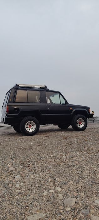 Автомобиль исузу труппер