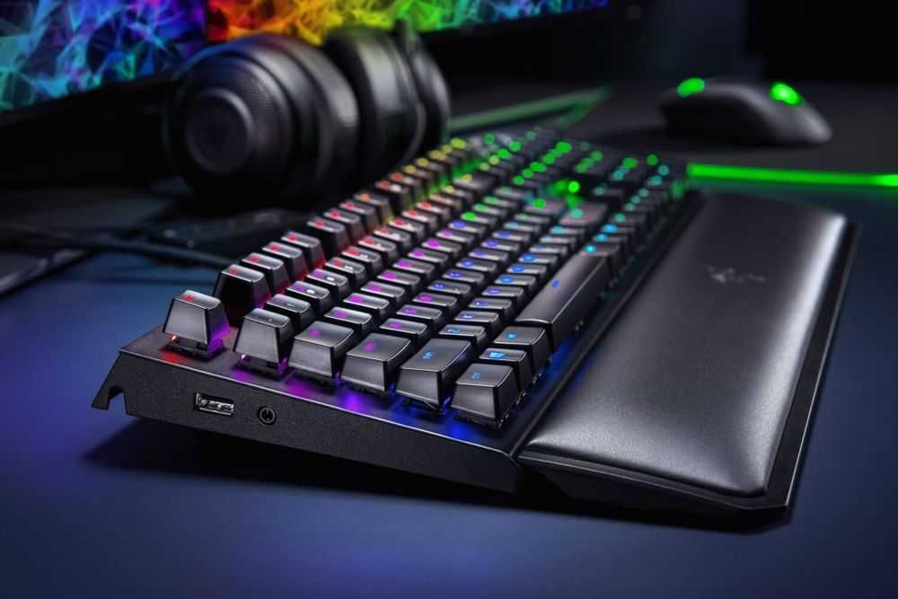 Tastatura Gaming Mecanica Razer BlackWidow Elite RGB 1.3 kg - sigilata