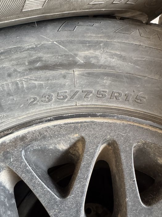 Продам зимние шины 235/75/15