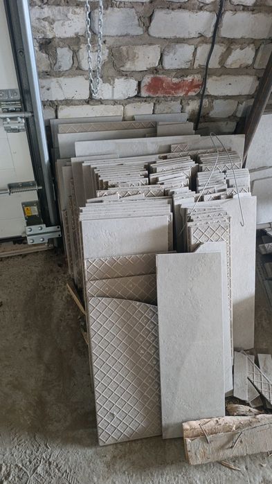 Продам остатки кафеля для брекчии