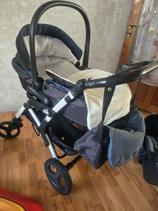 Vînd Cărucior folosit