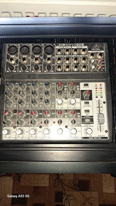 Продавам комплект музика за забавления