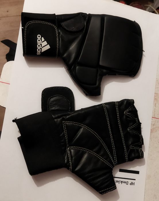 Manusi MMA Adidas in stare buna