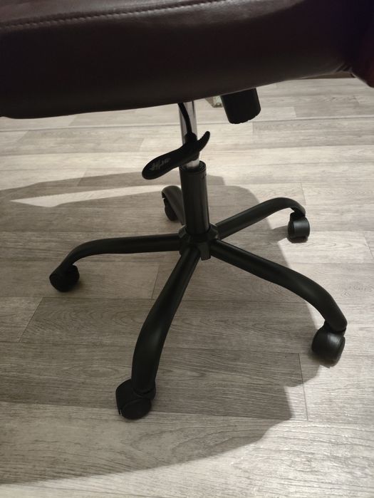 Кресло офисное кожаное