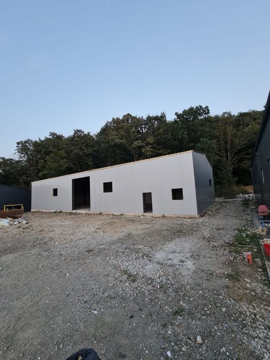 Vand Hala Metalica 10 X 20 completa cu panouri sandwich