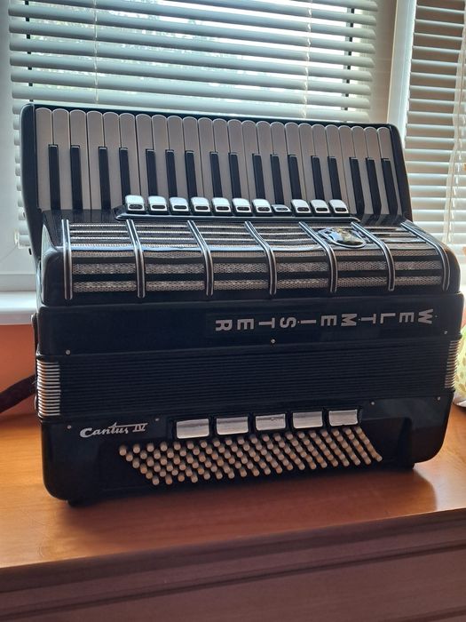Akustichen akordeon cantus 4