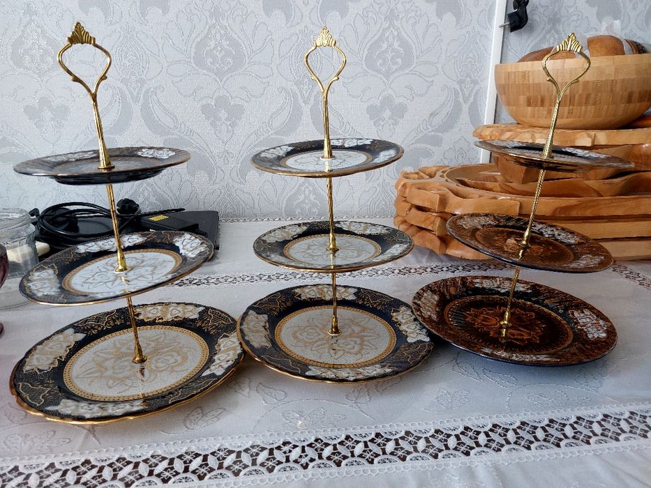 Продам конфетница трехяростный