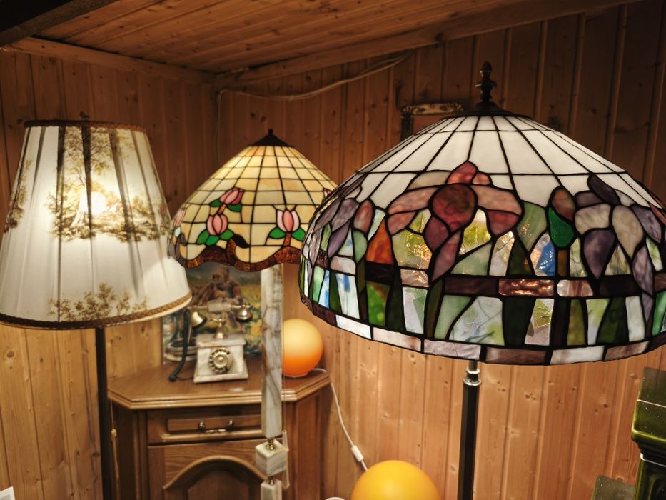 Lampadar picior marmură și abajur Tiffany