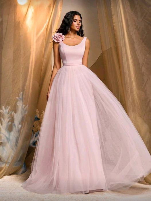 Красива лятна розова рокля с гол гръб