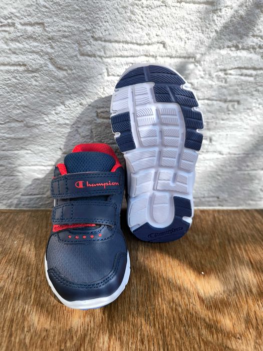 Нови детски маратонки Champion 22номер
