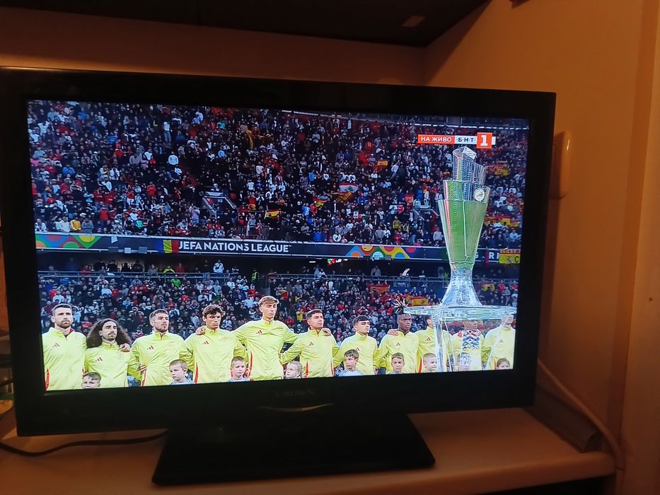 Телевизор Crown 24 " инча