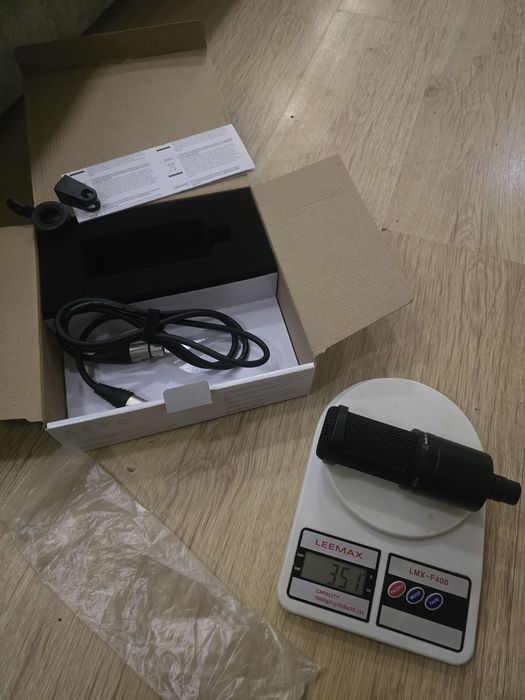 микрофон Audio-Technica AT2020