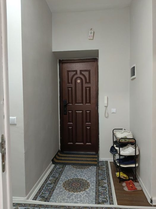 Nurafshon city  3 xonali uy birinchi qurilgan 4 talik gishtli uylardan