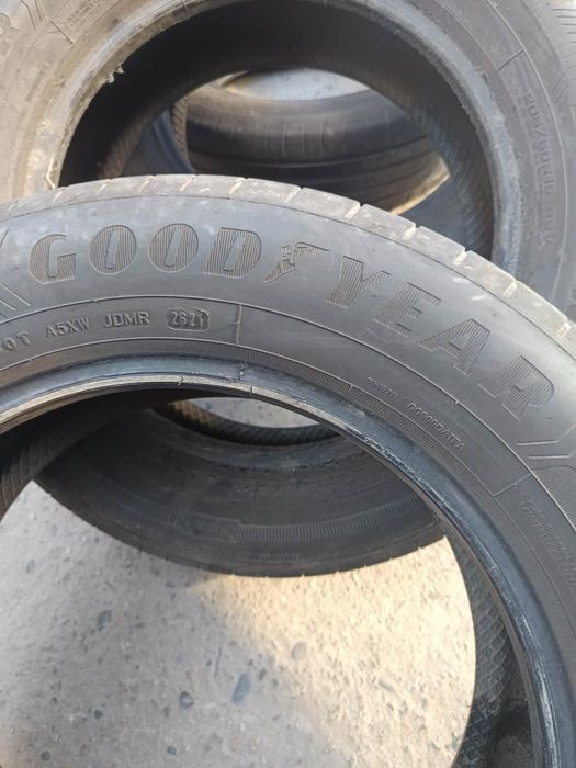 205/60/16 4броя GoodYear EfficientGrip.Гумите са в перфектно състояние
