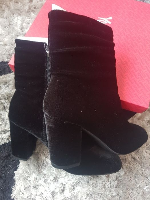 Ghete din catifea superbe