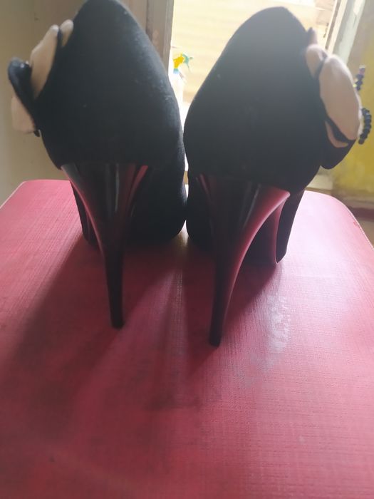 Продам женские туфли