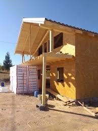 Construim căsuțe și cabane