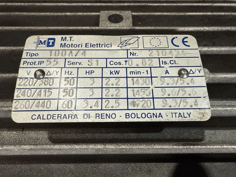 Motor trifazic cu reductor