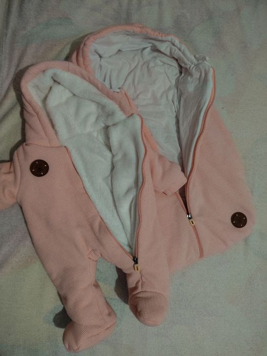 Продам Костюм на выписку!