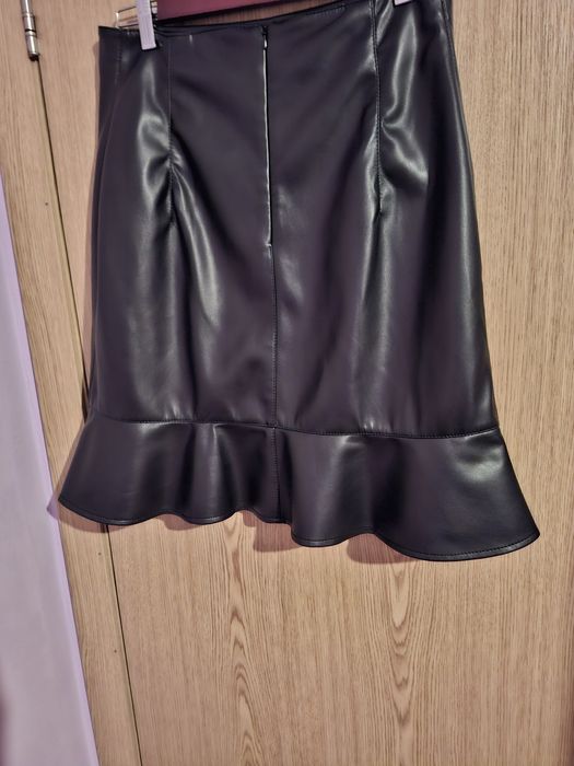 Кожена пола нова