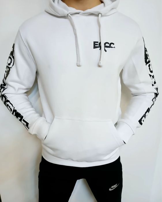 Тениски и худита на E.C.C.C.